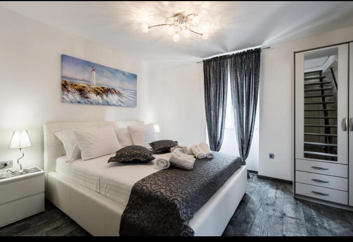 Apartment Cvita Split Exteriör bild