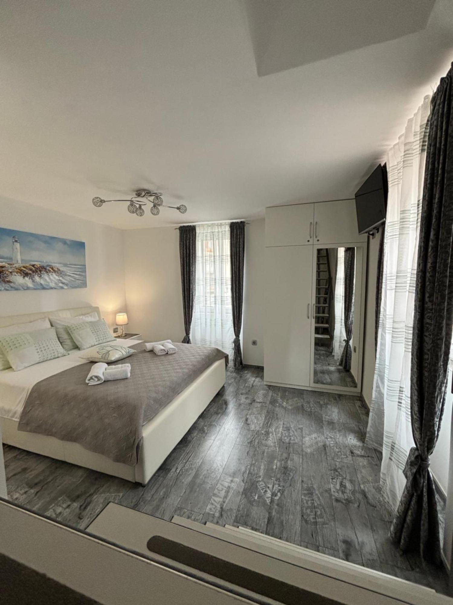 Apartment Cvita Split Exteriör bild