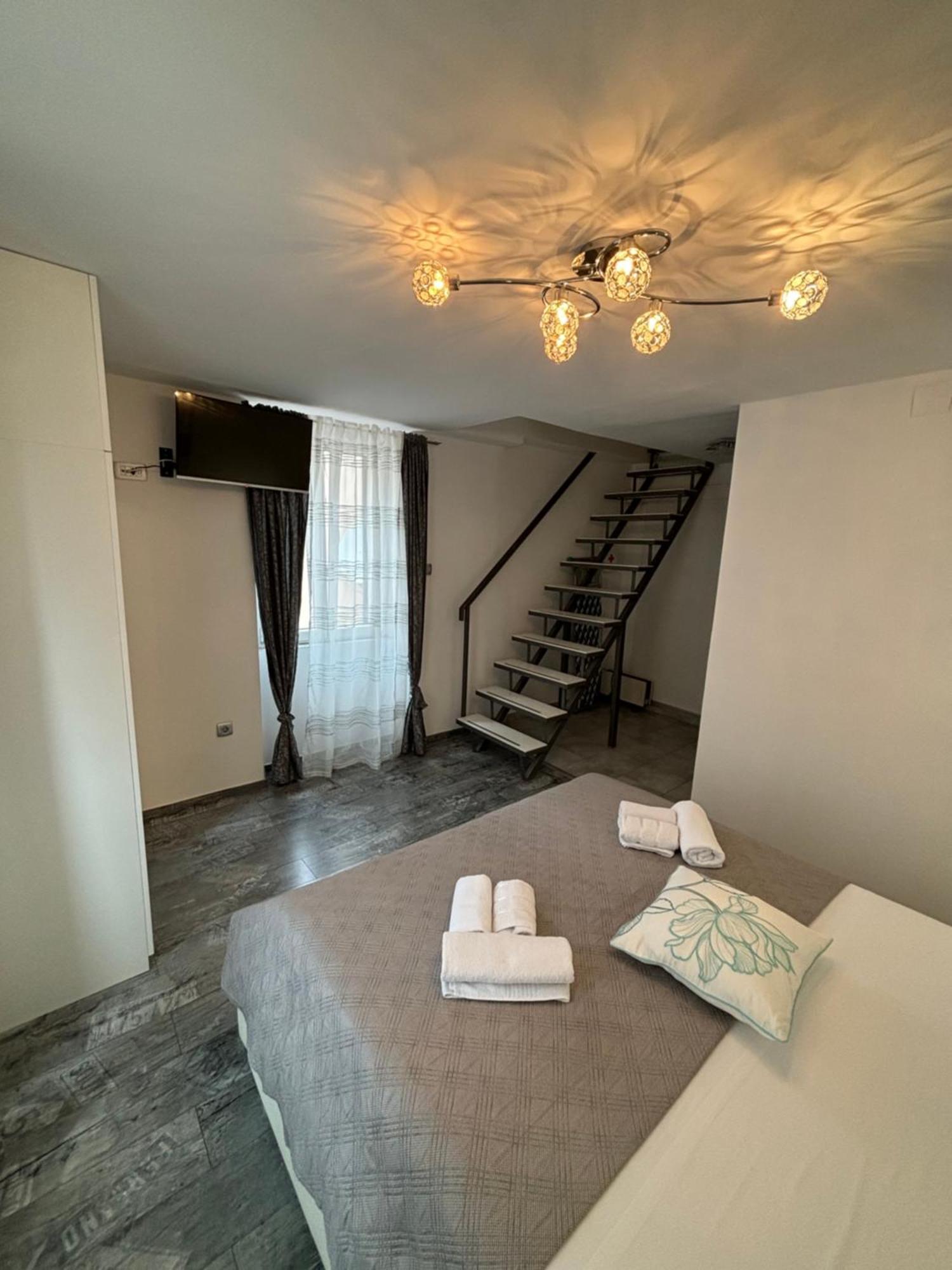 Apartment Cvita Split Exteriör bild